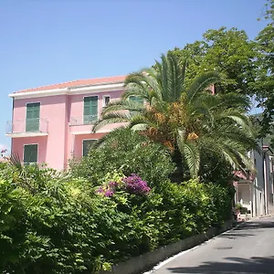 https://albergo-calcagno.hotelitalianriviera.com